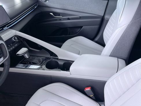 New 2025 Hyundai Elantra Limited image 22