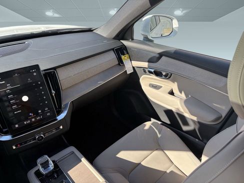 New 2026 Volvo XC90 B6 Plus w/ Protection Package Premier image 24