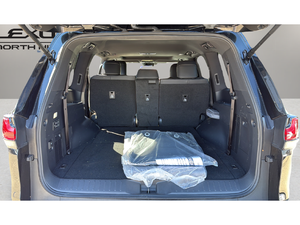 Used 2025 Lexus LX 600 4WD w/ Accessory Package (2T) image 21