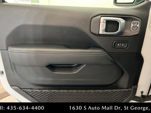 Used 2022 Jeep Gladiator Overland image 14