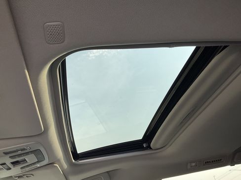 Used 2024 Toyota Sienna XLE image 29