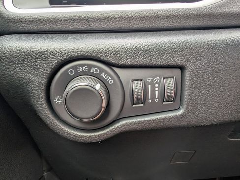 New 2026 Chrysler Voyager LX image 34