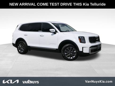 Used 2023 Kia Telluride LX image 1
