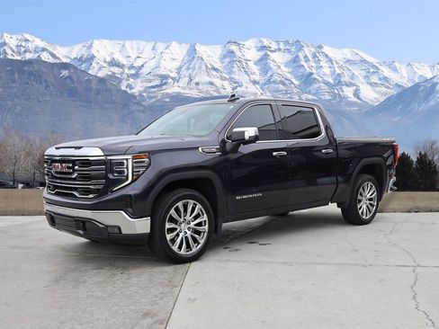 Used 2022 GMC Sierra 1500 SLT w/ SLT Convenience Package AWD/4WD image 2