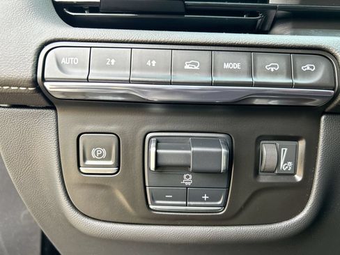 Used 2021 Cadillac Escalade Premium Luxury w/ Driver Assist Tech Package AWD/4WD image 17