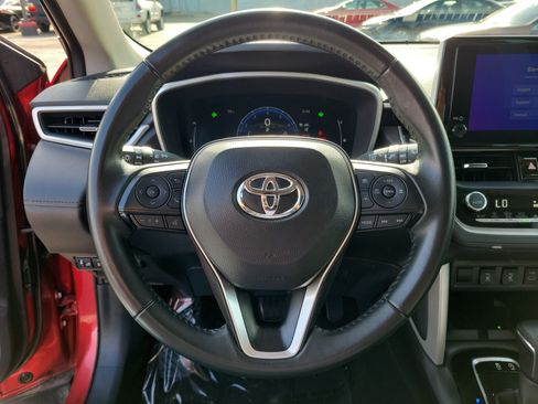 Used 2025 Toyota Corolla Cross XLE FWD image 21