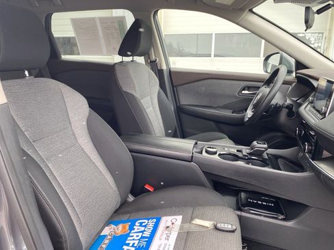 Used 2022 Nissan Rogue SV image 11