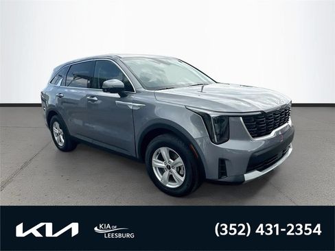 Certified 2025 Kia Sorento LX FWD image 1