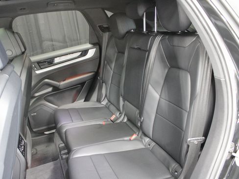 Certified 2025 Porsche Cayenne image 20
