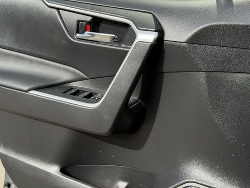 Used 2022 Toyota RAV4 SE AWD/4WD image 25