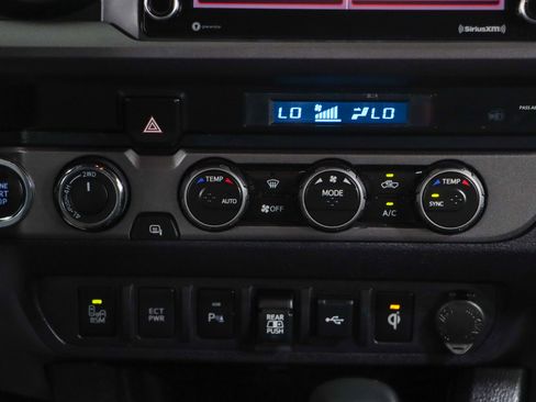 Used 2023 Toyota Tacoma TRD Off-Road w/ Technology Package AWD/4WD image 21