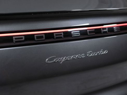 Certified 2022 Porsche Cayenne Turbo AWD/4WD image 19