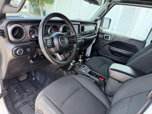 Used 2023 Jeep Wrangler Unlimited Sport AWD/4WD image 2
