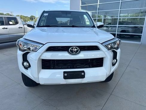 Used 2019 Toyota 4Runner SR5 Premium AWD/4WD image 2
