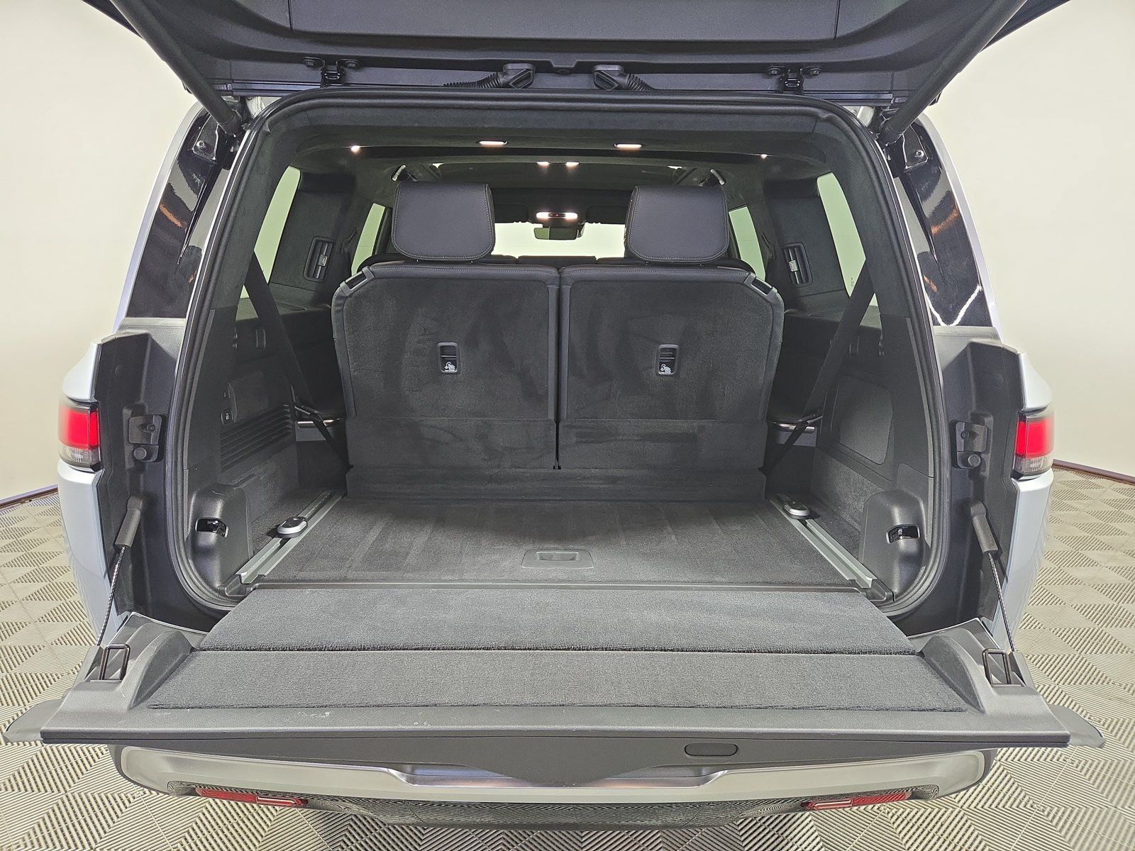 Used 2024 Rivian R1S Adventure Quad AWD/4WD image 15
