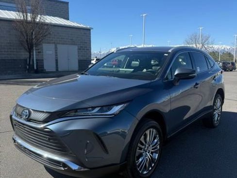 Used 2022 Toyota Venza XLE image 6