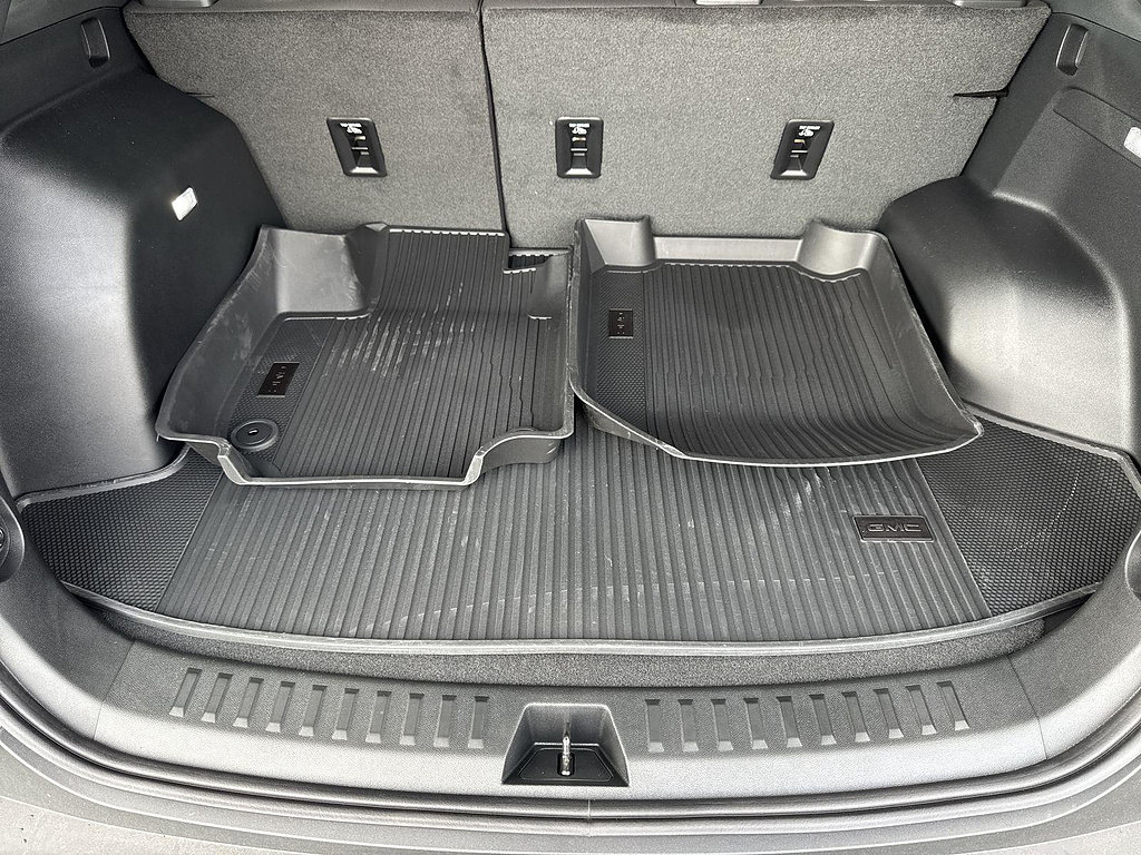 New 2027 GMC Terrain Elevation w/ Black Edition FWD image 2