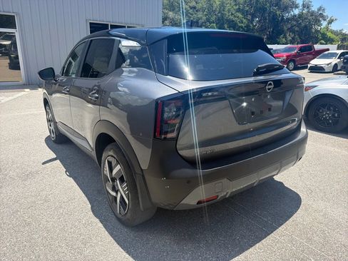 Used 2025 Nissan Kicks SV FWD image 8