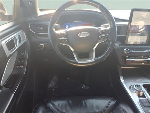 Used 2020 Ford Explorer Platinum w/ Premium Technology Package image 5
