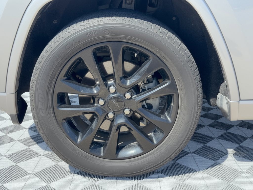 Used 2021 Jeep Grand Cherokee Laredo X RWD image 13