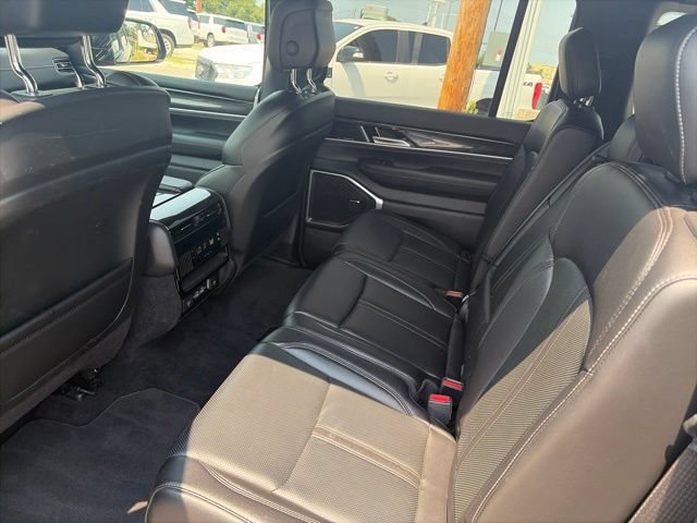 Used 2023 Jeep Wagoneer 4WD image 11
