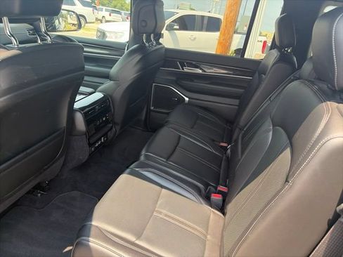 Used 2023 Jeep Wagoneer 4WD image 11
