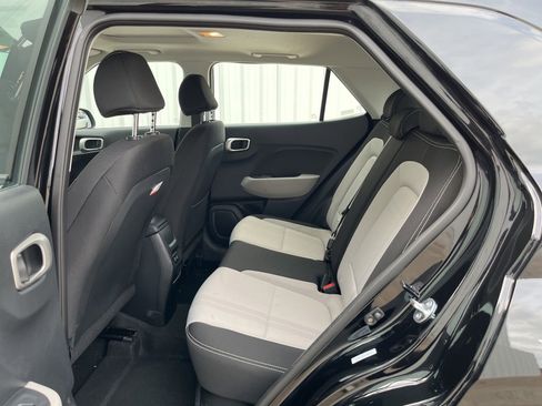 Used 2025 Hyundai Venue SEL FWD image 10