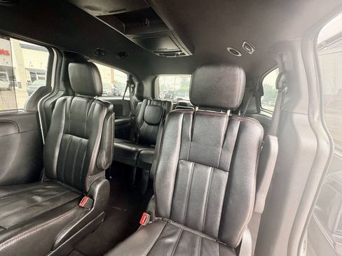 Used 2018 Dodge Grand Caravan GT FWD image 18