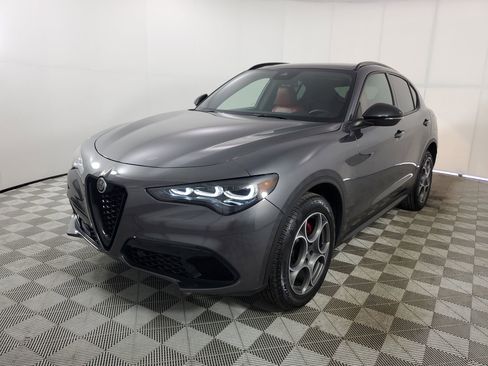 Used 2024 Alfa Romeo Stelvio Sprint image 4