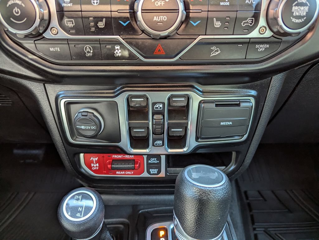 Used 2021 Jeep Wrangler Unlimited Rubicon w/ Cold Weather Group AWD/4WD image 24