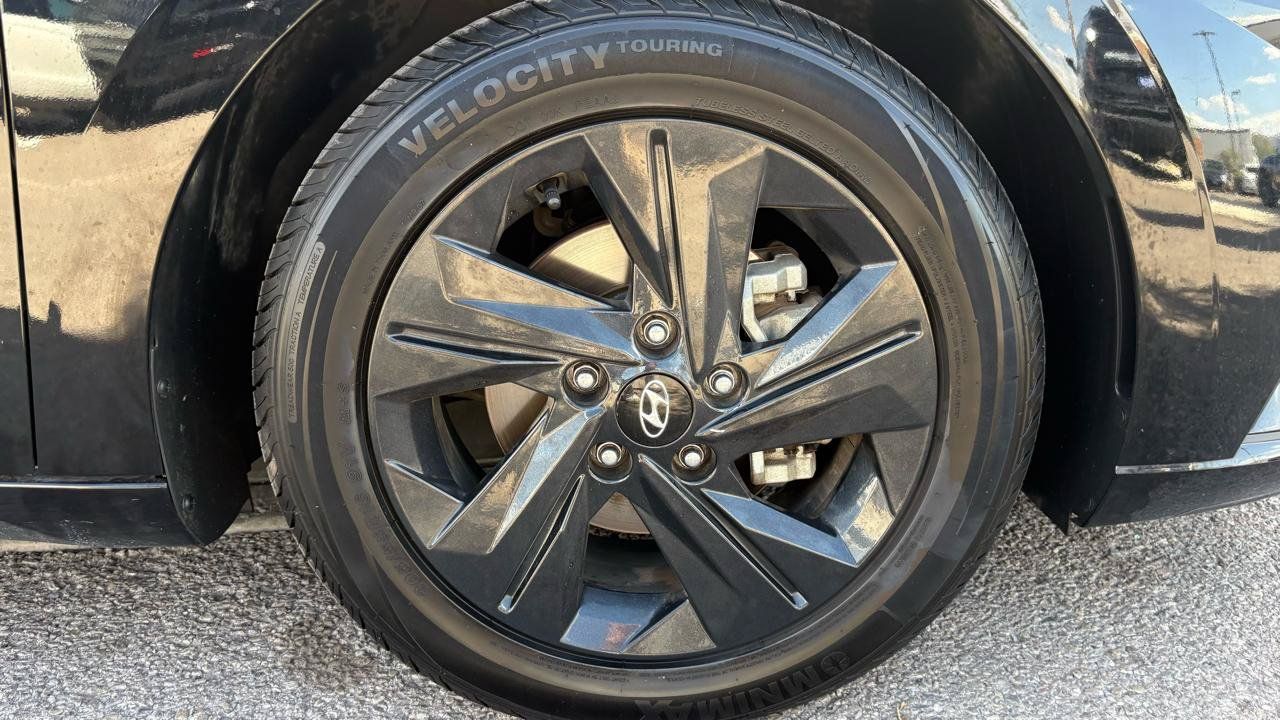 Used 2023 Hyundai Elantra SEL FWD image 2
