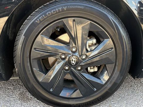 Used 2023 Hyundai Elantra SEL FWD image 2