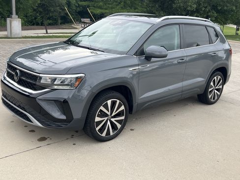 Certified 2023 Volkswagen Taos SE FWD image 5