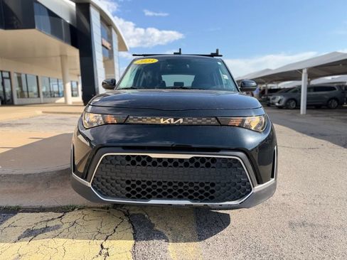 Used 2023 Kia Soul LX FWD image 2