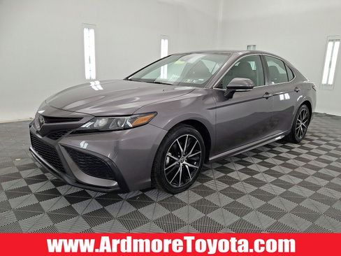 Certified 2023 Toyota Camry SE FWD image 1