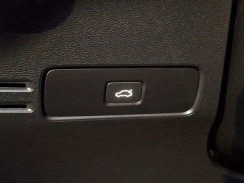 Used 2023 Volvo XC40 Recharge Ultimate image 23