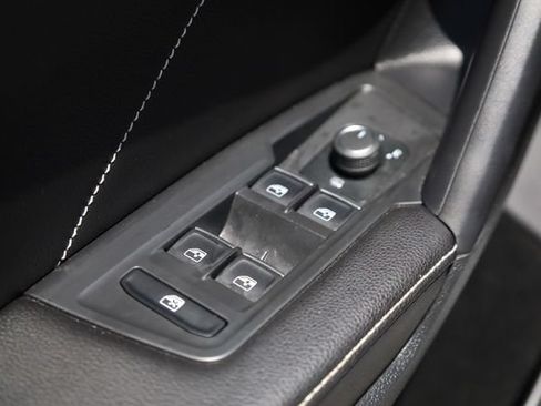 Used 2023 Volkswagen Tiguan SE w/ Panoramic Sunroof Package FWD image 18