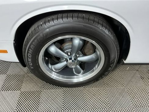 Used 2013 Dodge Challenger SXT RWD image 9