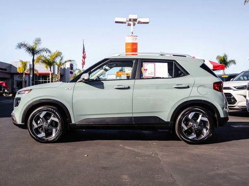 Used 2025 Hyundai Venue SEL image 4