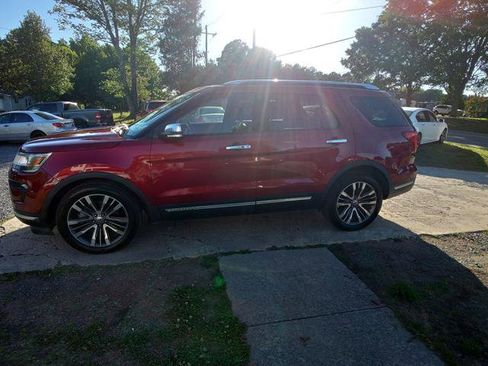 Used 2018 Ford Explorer Platinum AWD/4WD image 2
