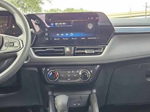 Used 2025 Chevrolet TrailBlazer LT FWD image 13