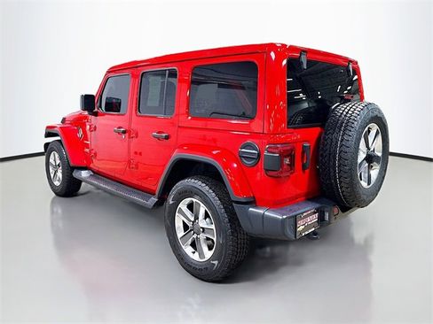 Used 2021 Jeep Wrangler Unlimited Sahara w/ Uconnect 4C Nav & Sound Group image 9