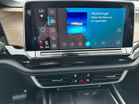 Certified 2025 Volkswagen Atlas SE image 24