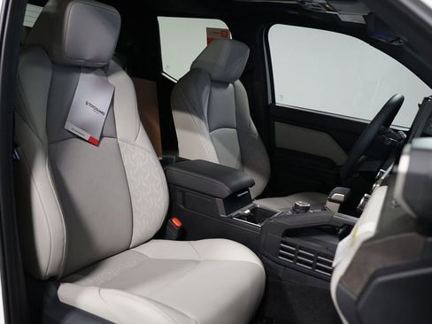 New 2026 Toyota Tacoma Limited AWD/4WD image 33