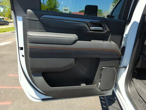 Used 2025 GMC Sierra 2500 AT4 w/ AT4 Premium Plus Package AWD/4WD image 29