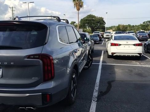 Used 2025 Kia Telluride S AWD/4WD image 8