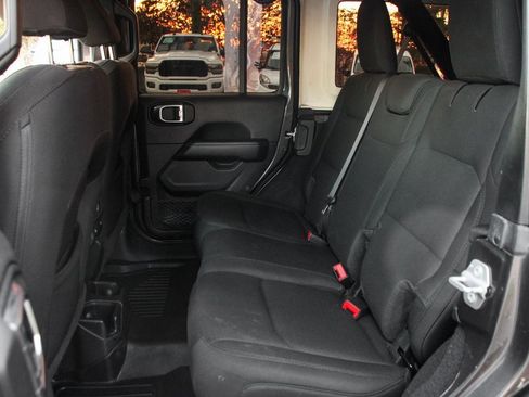 Used 2020 Jeep Wrangler Unlimited Sahara image 33