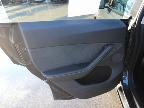 Used 2024 Tesla Model Y Performance image 13
