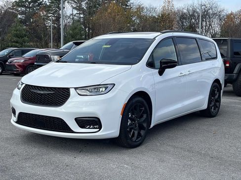 New 2026 Chrysler Pacifica Limited w/ S Appearance Package image 4