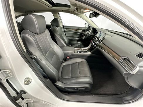 Used 2019 Honda Accord Touring image 29
